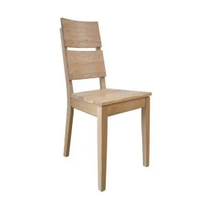 Moderná jedálenská stolička z masívneho dubu