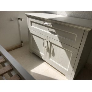 biela skrinka na oblecenie masiv dub