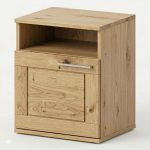 Dubový nočný stolík s poličkou a dvierkami z masívu, 43x33x55 cm