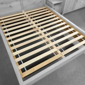 Jaseňový rošt pre dvojlôžkovú posteľ