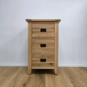 masívna skrinka z dubového dreva