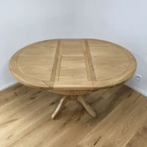 Oválny rozkladací stôl z masívu