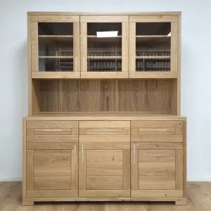 drevený masívny príborník do kuchyne