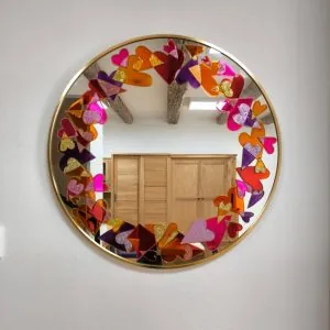 nástenné zrkadlo s motívom srdiečok