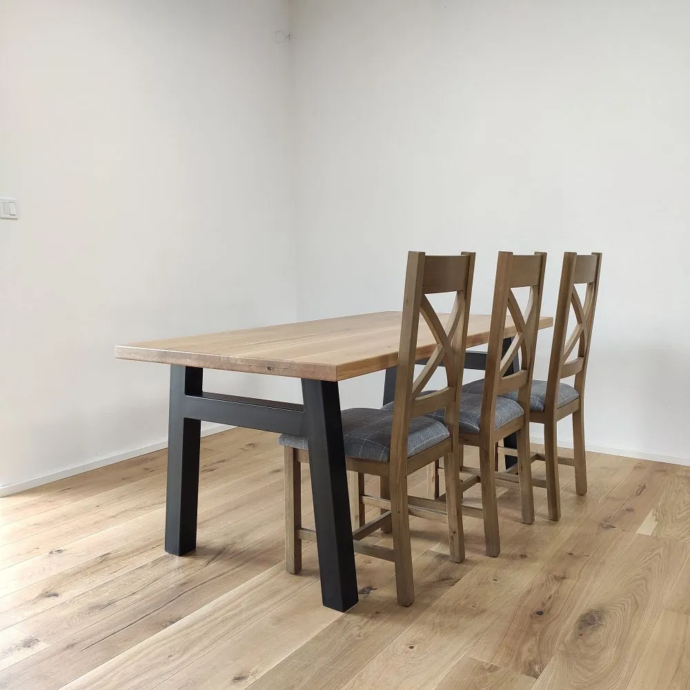 kuchynský stôl z masívu