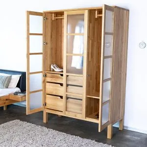 Minimalistická šatníková skriňa z masívneho drevo