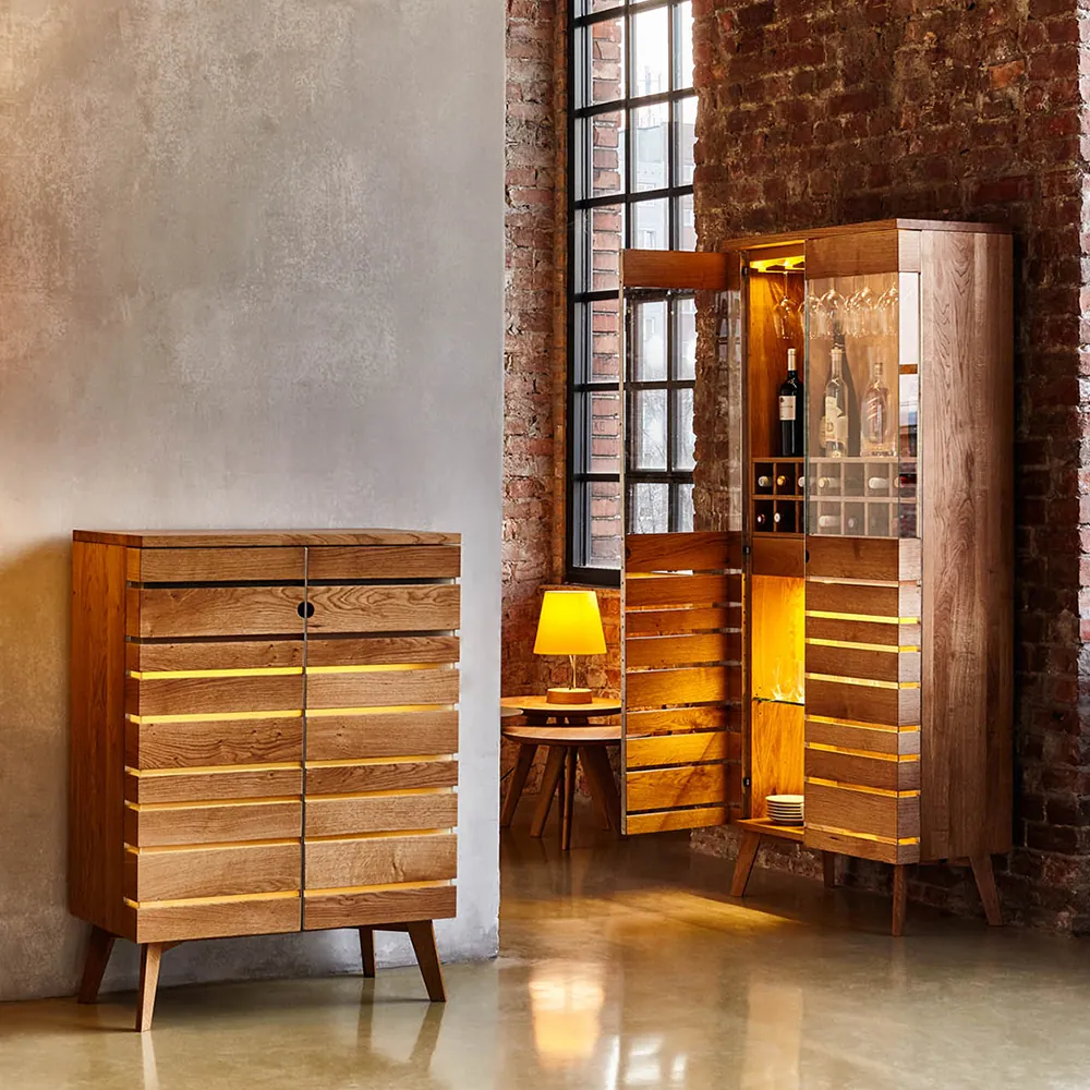 Masívna barová skrinka