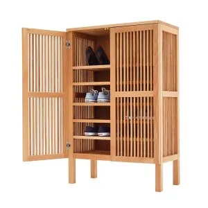 Masívny botník v minimalistickom štýle