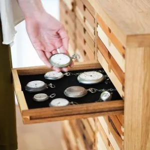 Masívne zásuvky línie SIXtematic vhodné aj ako šperkovnice