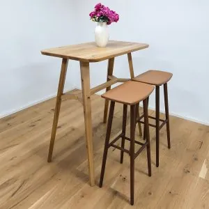 Barový stôl z dubového dreva