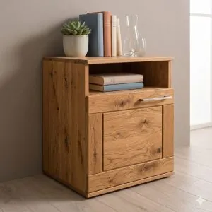 Nočný stolík s dvierkami z masívu